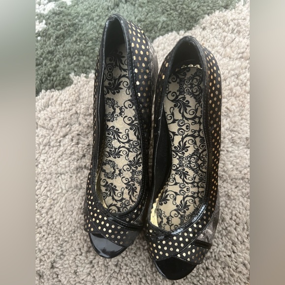 Naughty monkey gorgeous sandal size 8 , almost new , wear it once - Picture 3 of 3